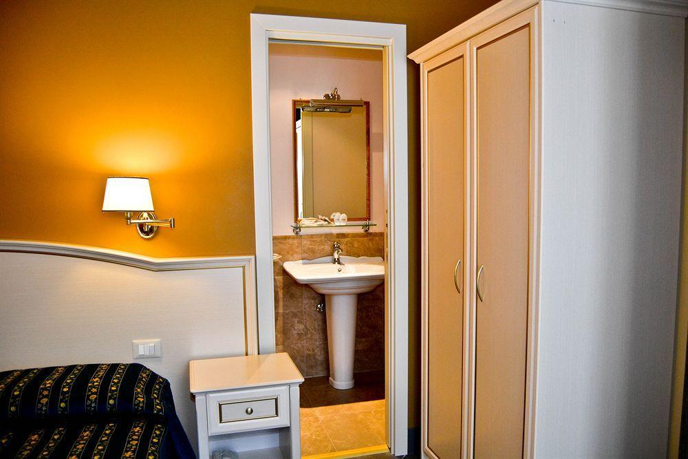 Dimora Degli Dei Guest house 2*