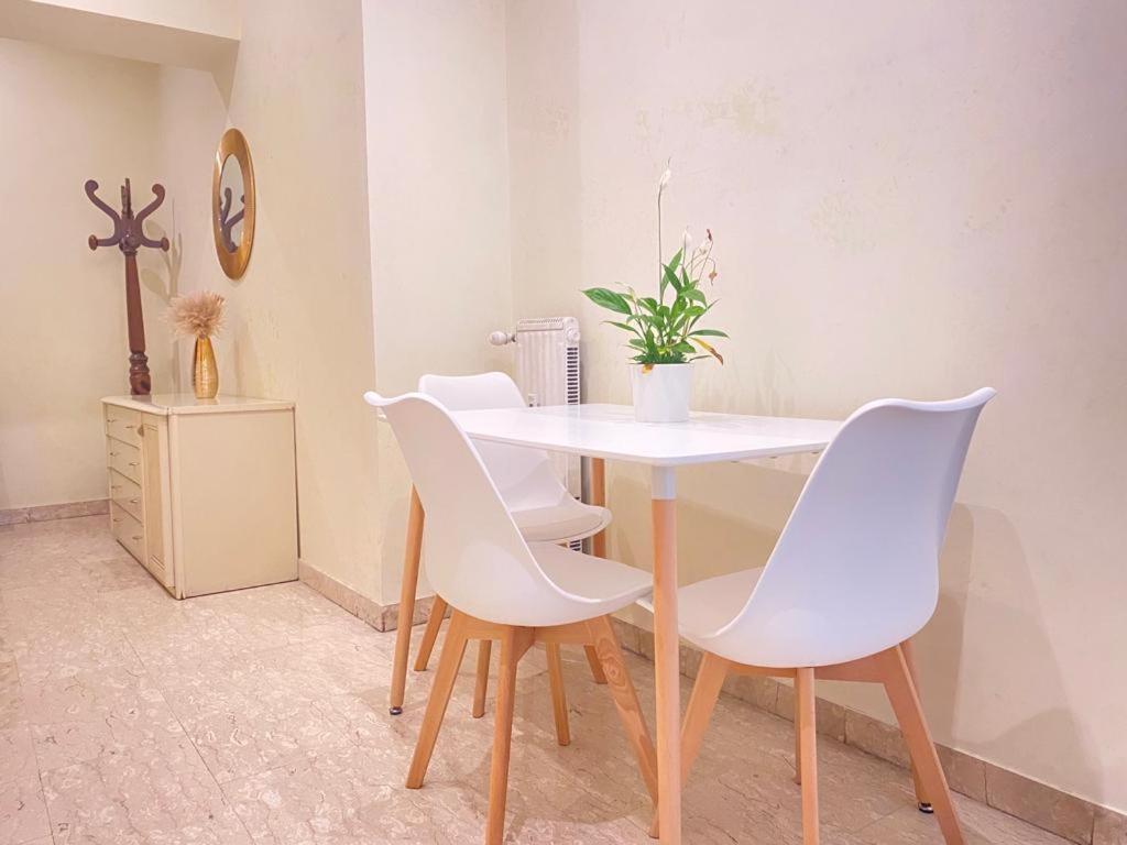 The Italian House In A Pochi Passi Dalla Metro A Apartment Rome