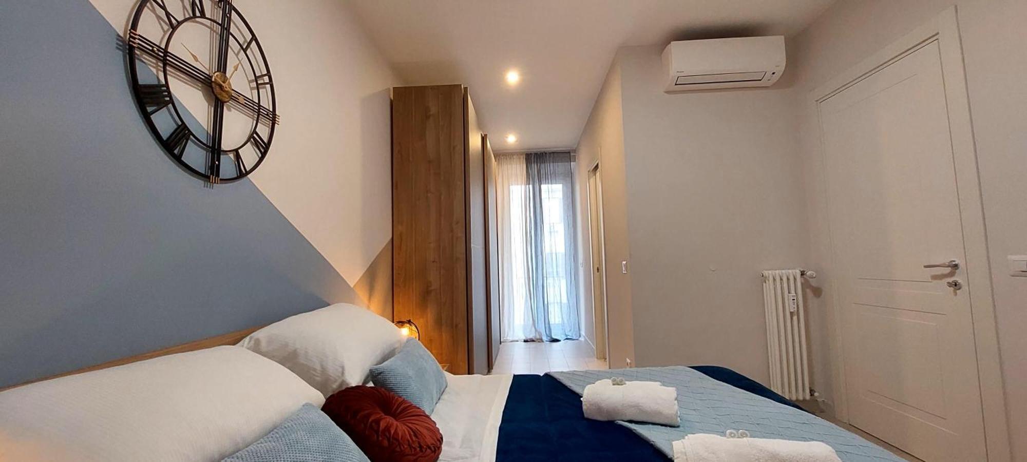 Light Blue Station Apartment *