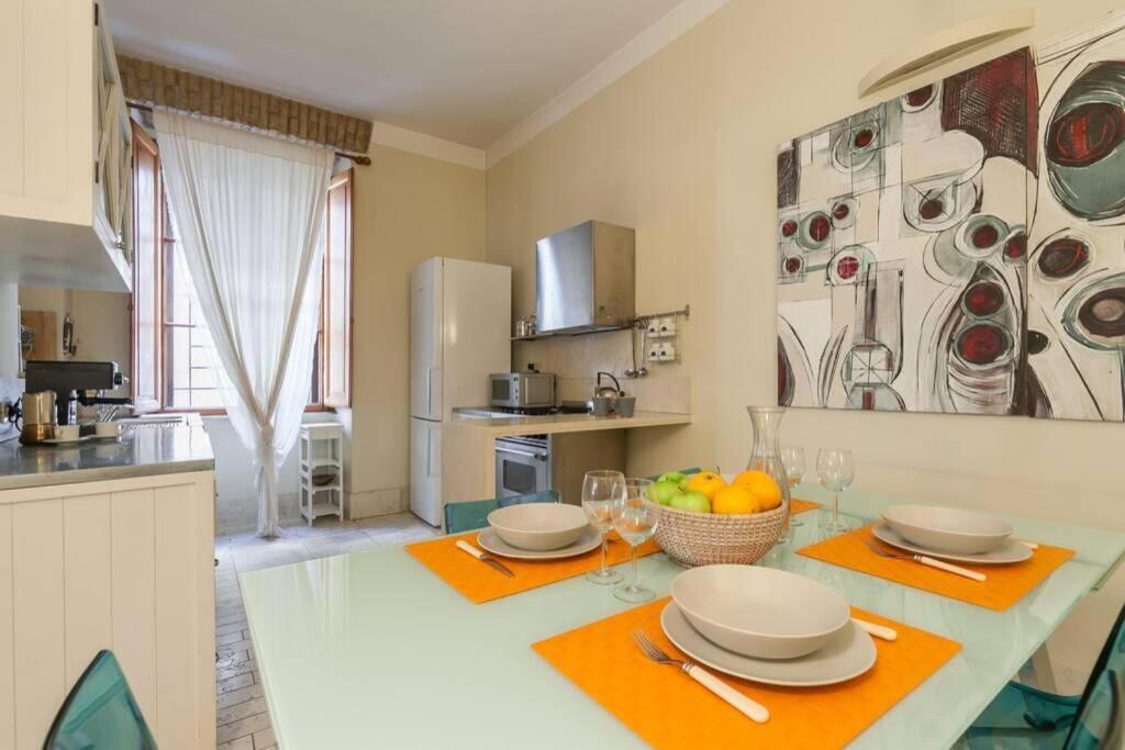 Borgo Pio - Quite And Spacious Apartment Rome