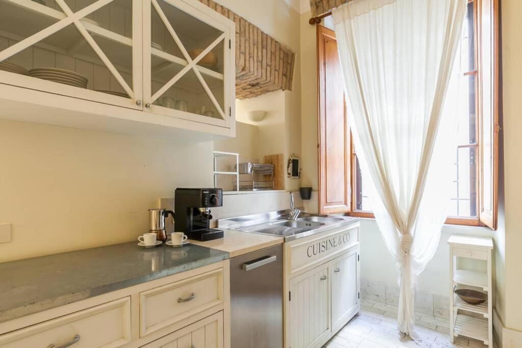 Apartment Borgo Pio - Quite And Spacious *