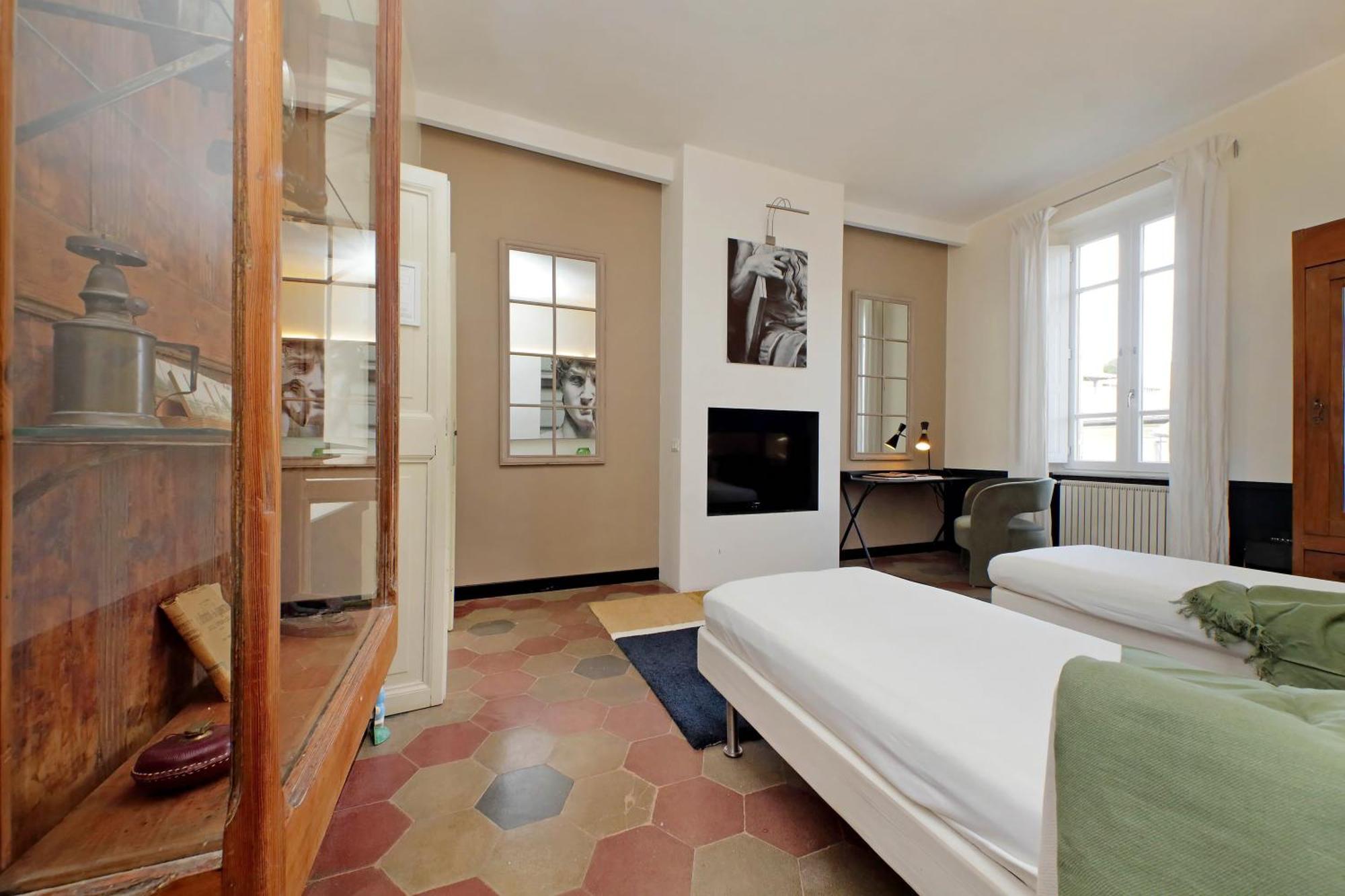 Michelangelo Charmsuite