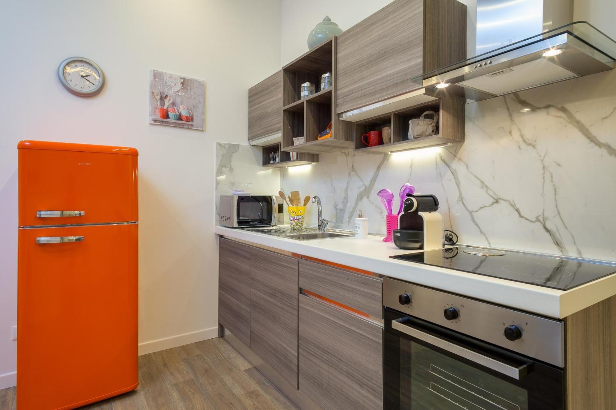 Apartment Many Days *