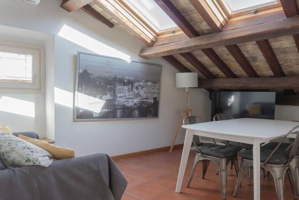 Domus Tempio Deluxe, Centro Apartment