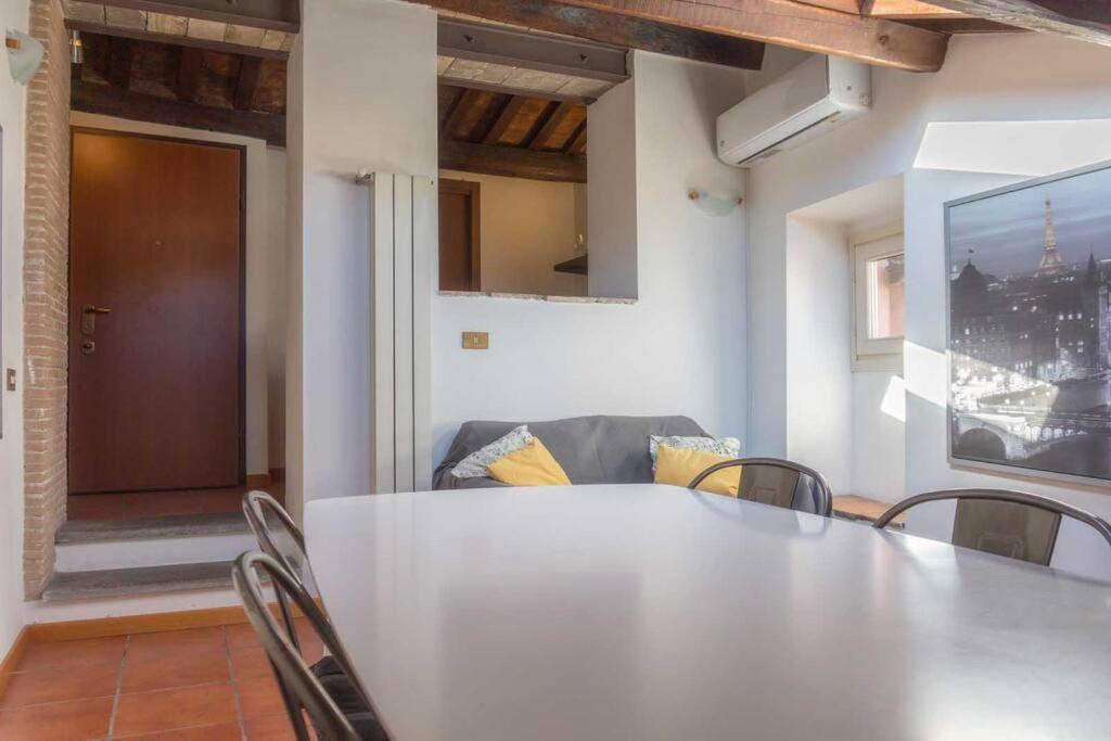 Apartment Domus Tempio Deluxe, Centro Rome