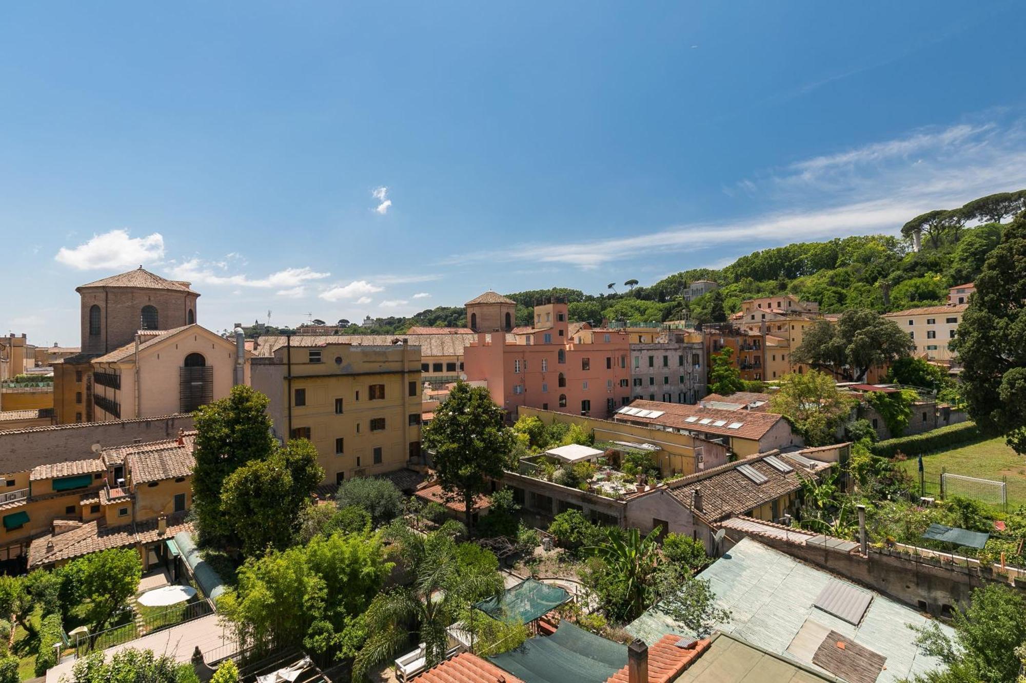 Trastevere Charming Penthouse Apartment