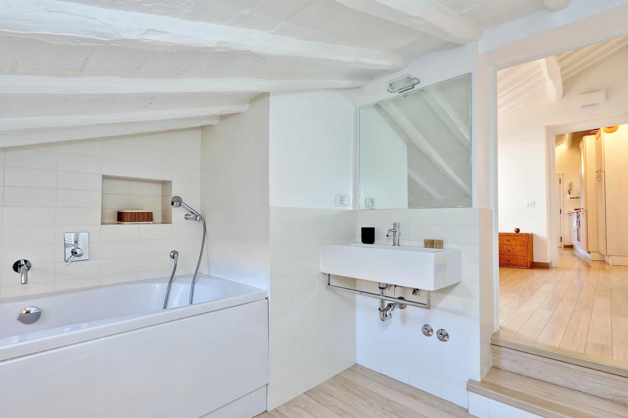 Pantheon Charming Attic | Romeloft Apartment *