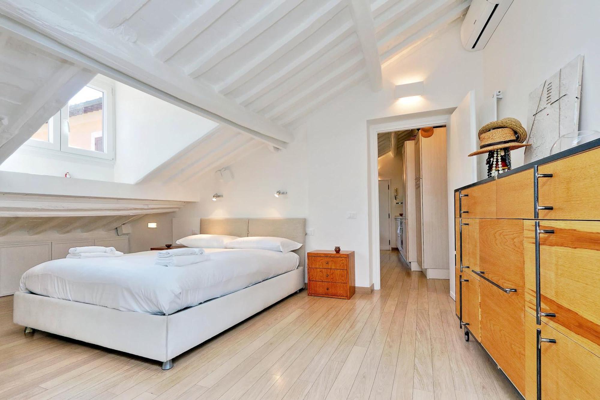 Pantheon Charming Attic | Romeloft * Rome