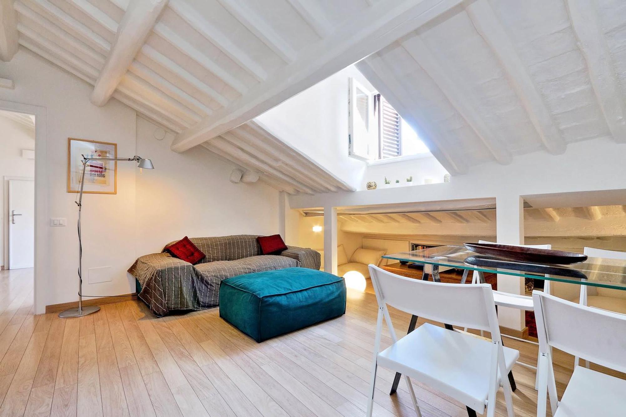 Pantheon Charming Attic | Romeloft Apartment