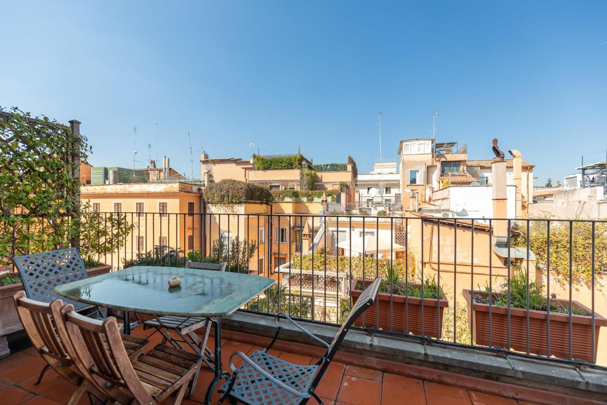 Apartment Trevi Comfortable With Terrace | Romeloft Rome