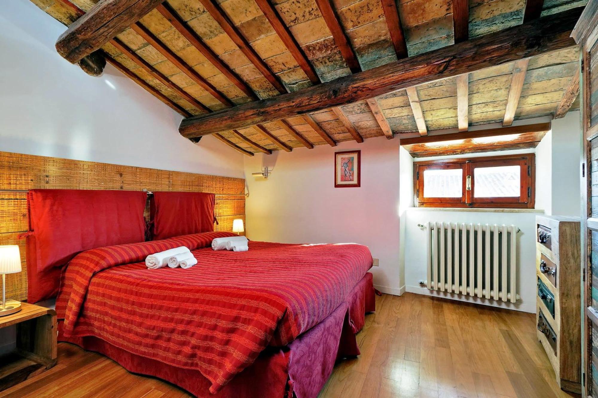 Piazza Mattei Elegant | Romeloft Apartment Rome