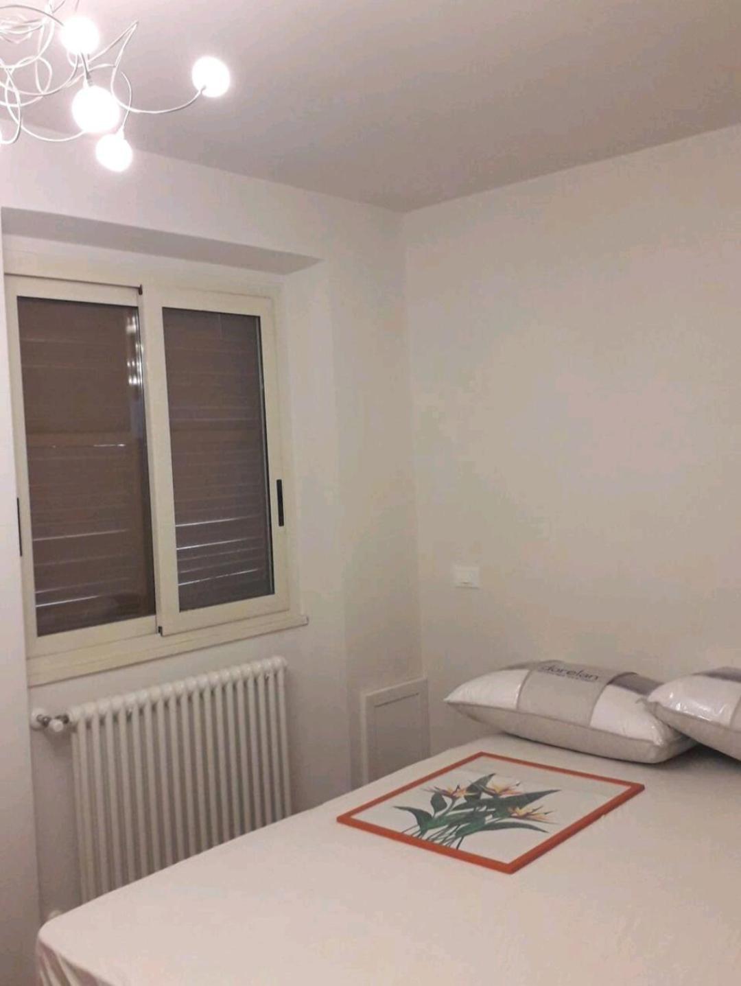 Stanza In Superattico, Terrazzato, Luminoso, Accogliente, Bagno Privato Alloggio in famiglia *