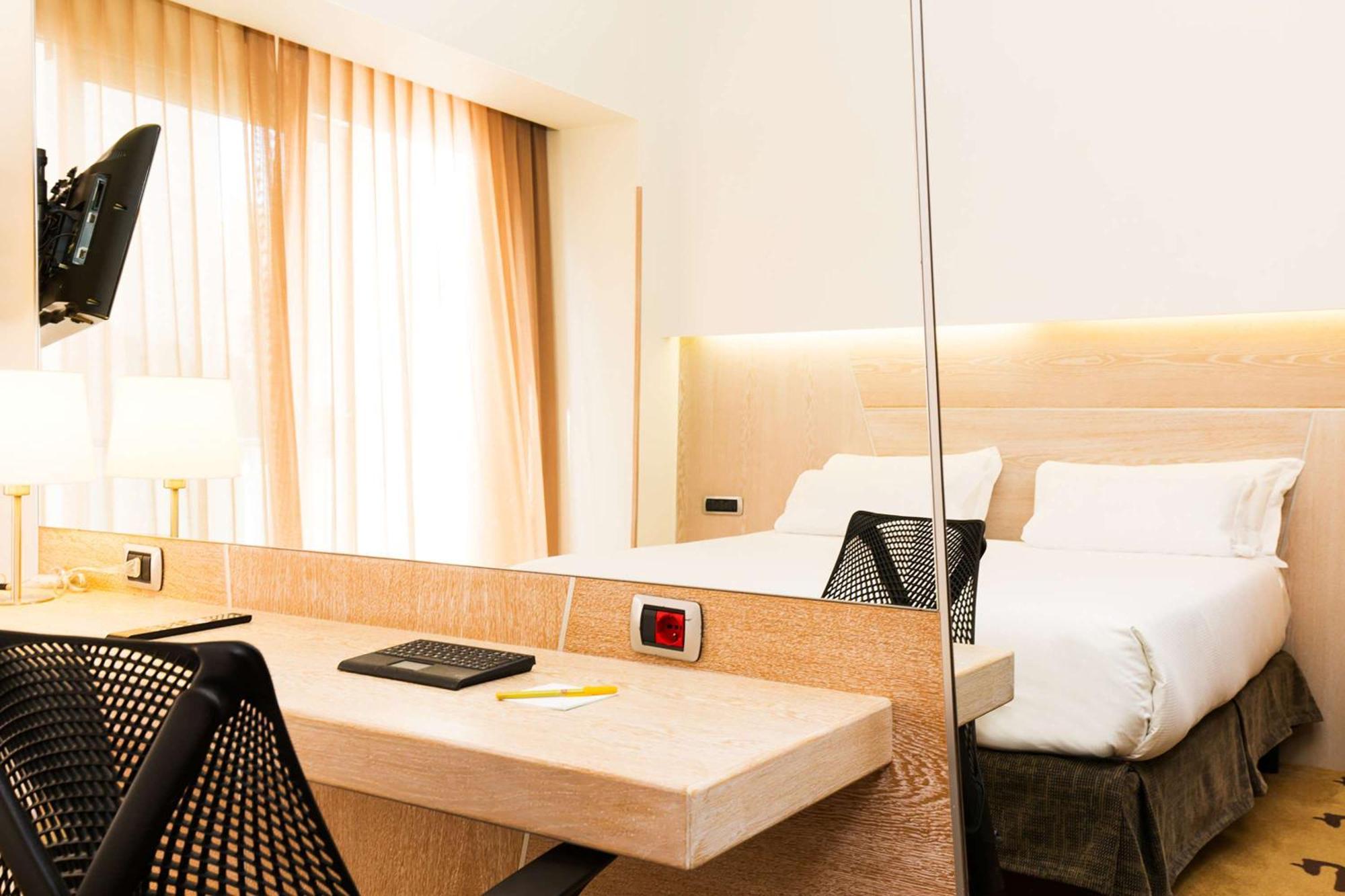 Hilton Garden Claridge 4*
