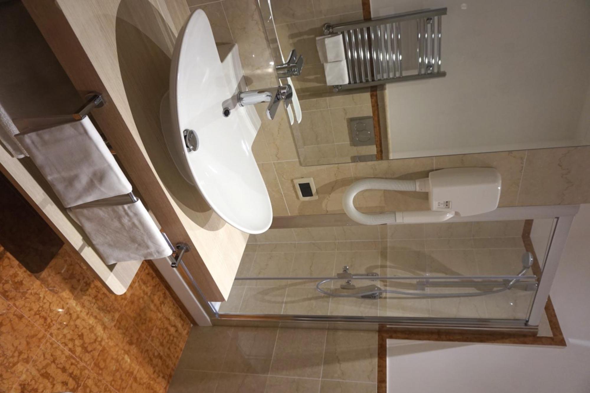 Laurentia Hotel 3*