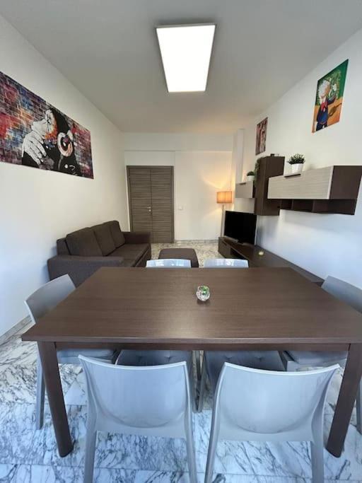 Apartment Prella House 50 Mt Da Metro B Jonio Rome