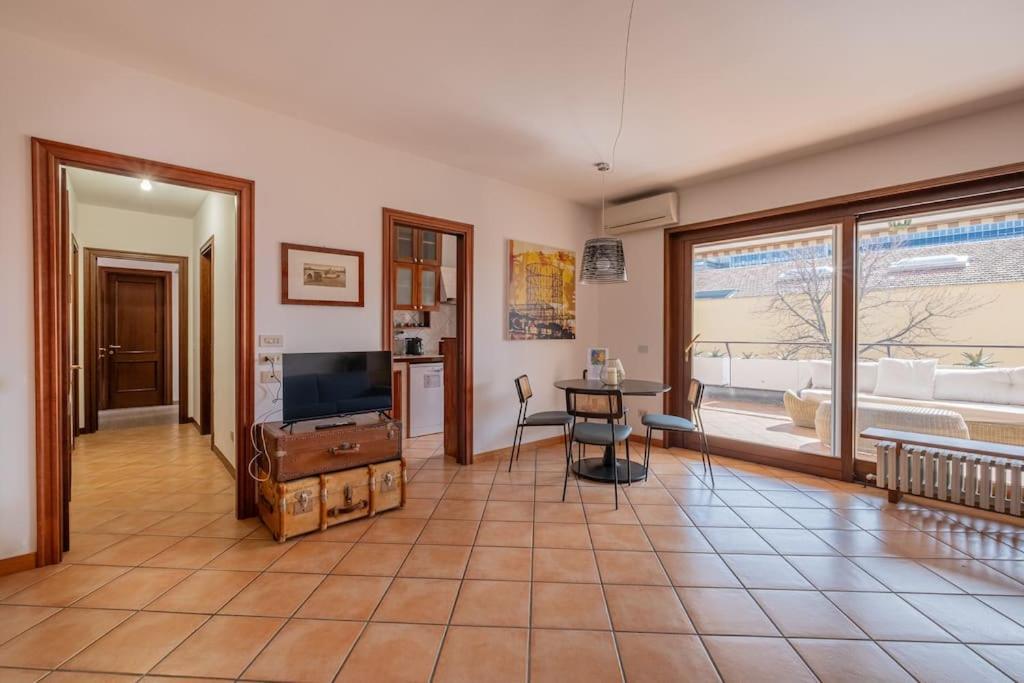 Apartment Da Cecilia Alla Piramide Cestia