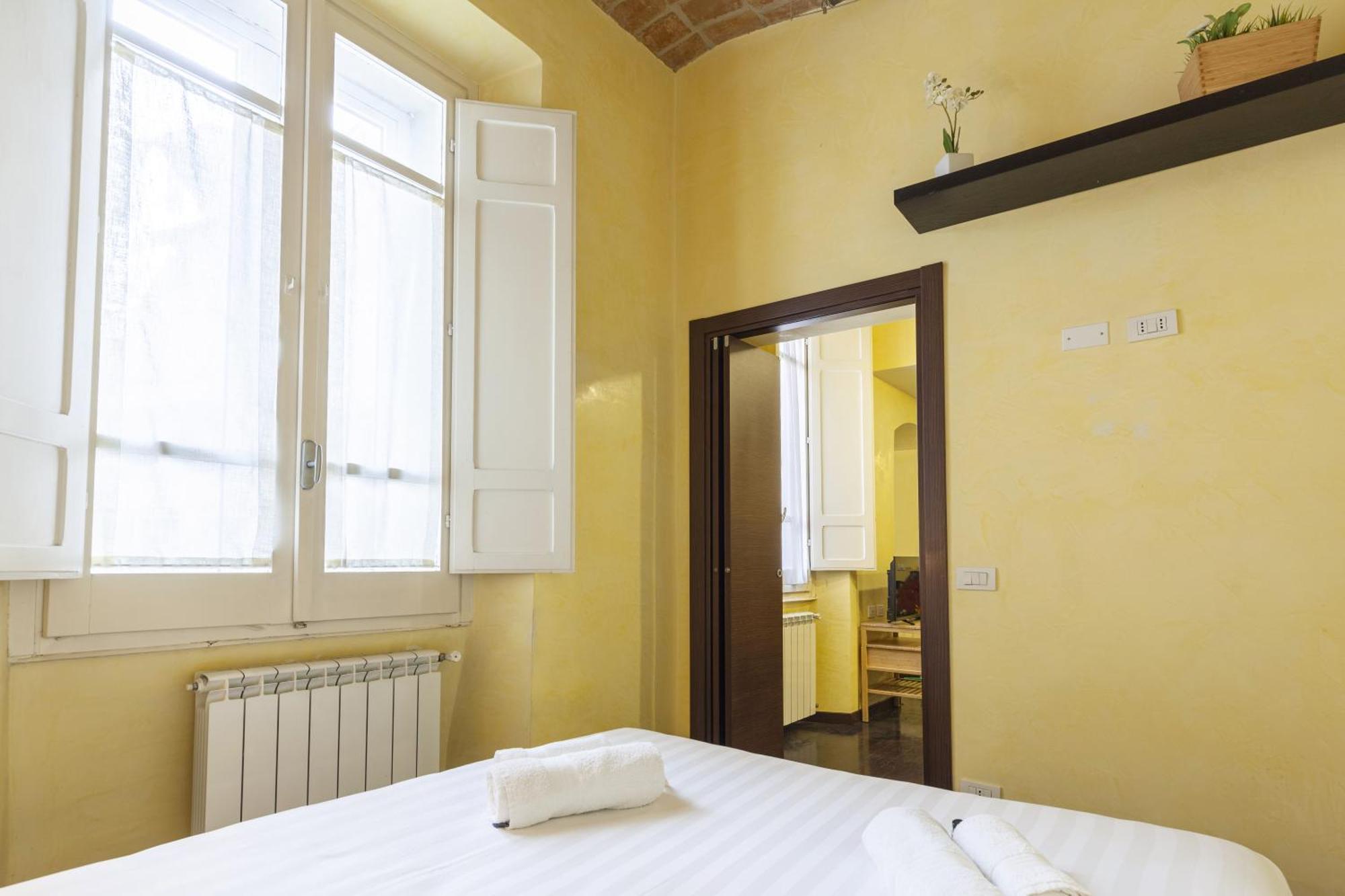 Hostly-urban Oasis Turati-few Steps From Colosseum Apartment Rome