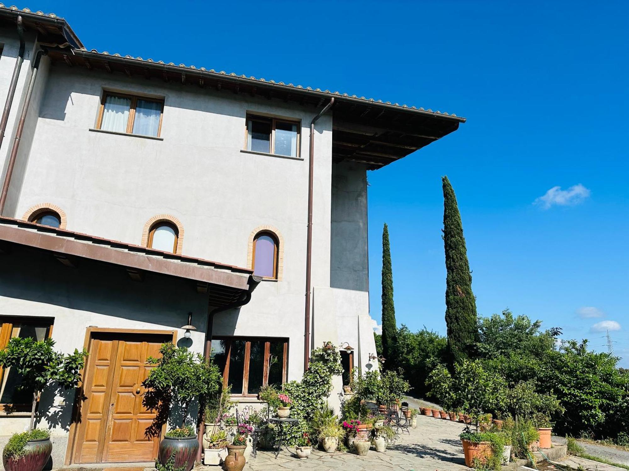 - Country House, Rent- *