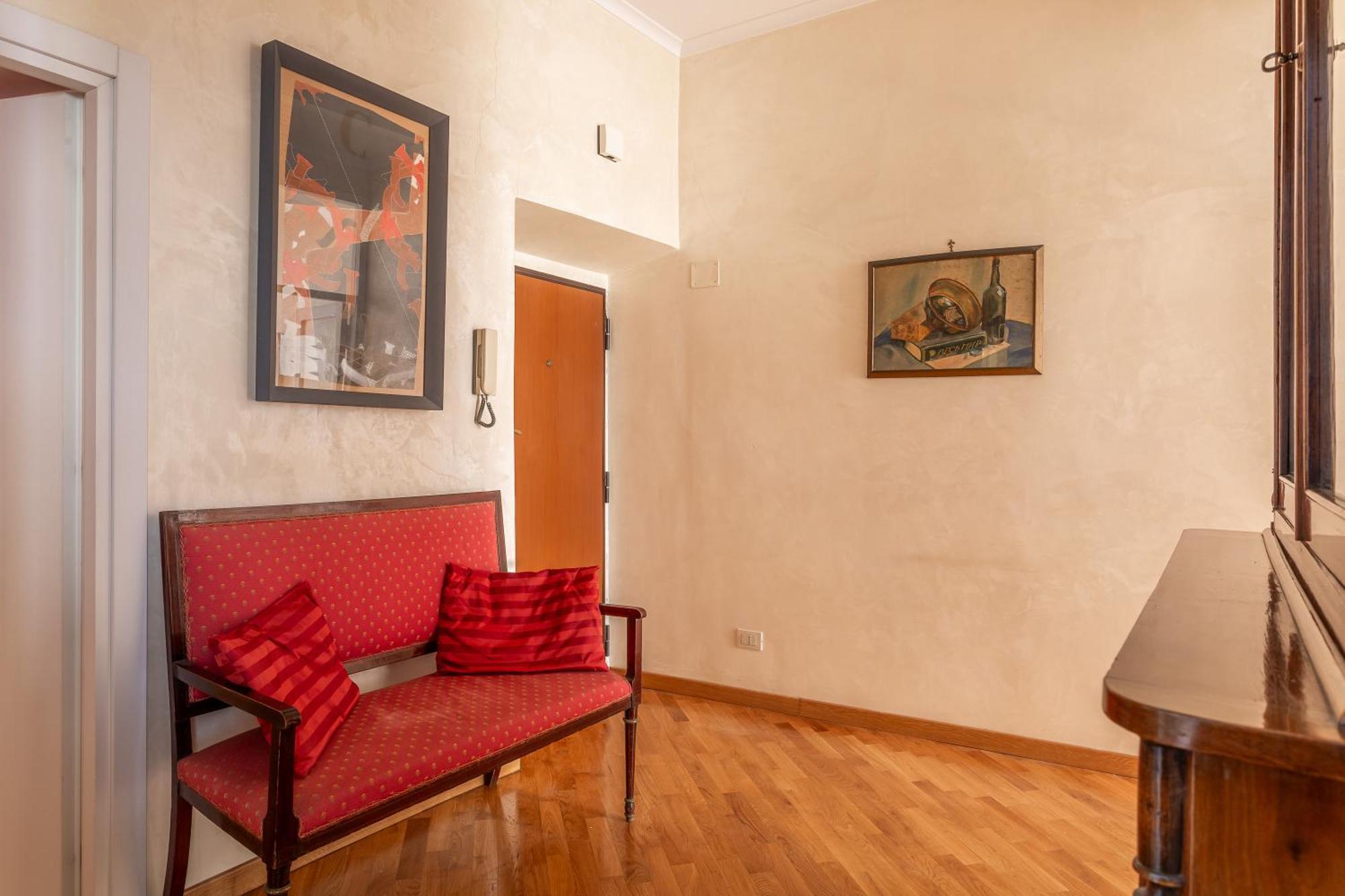 Iflat Bright & Comfortable Navona Apartment