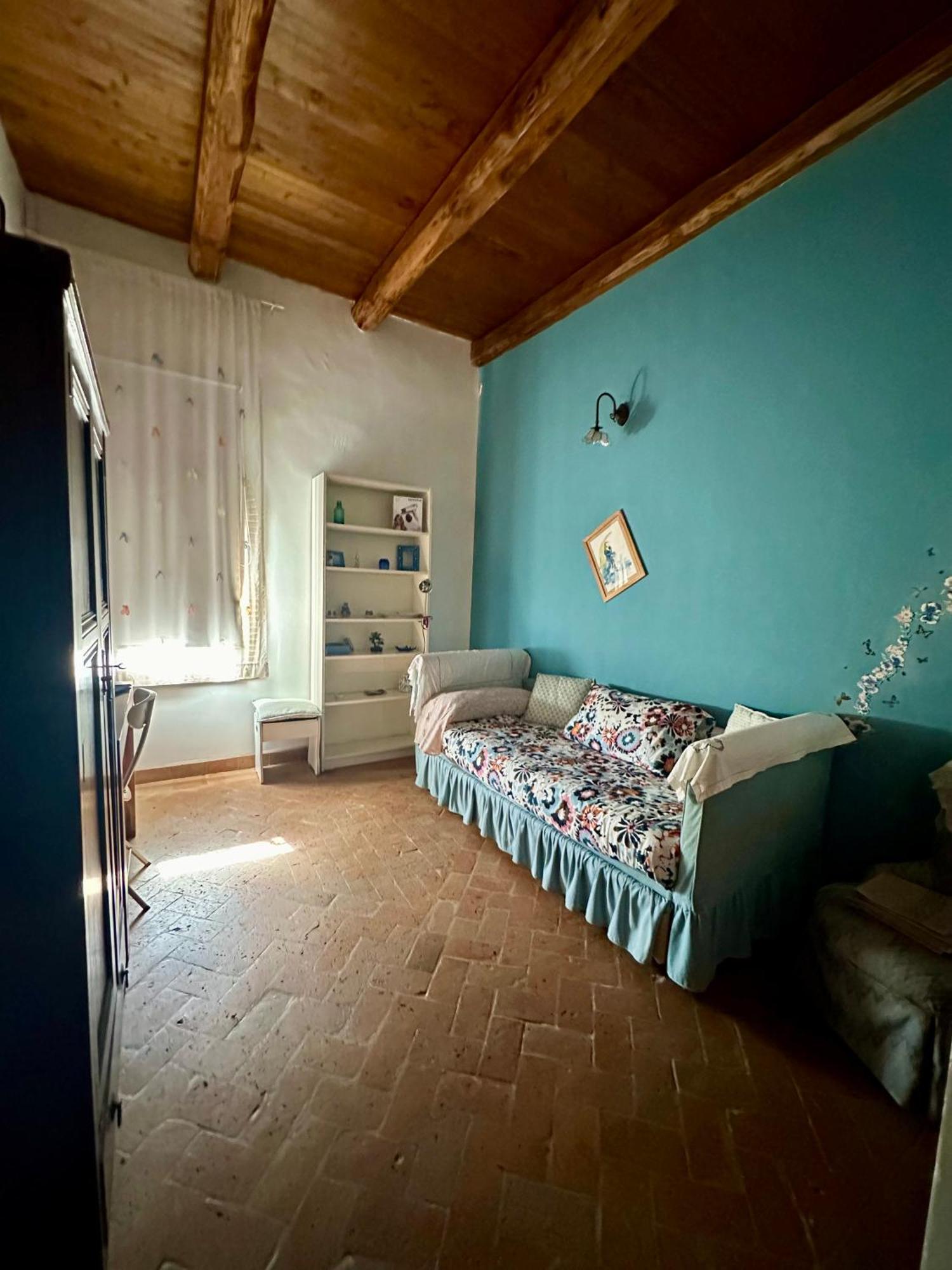 - Country House, Rent-