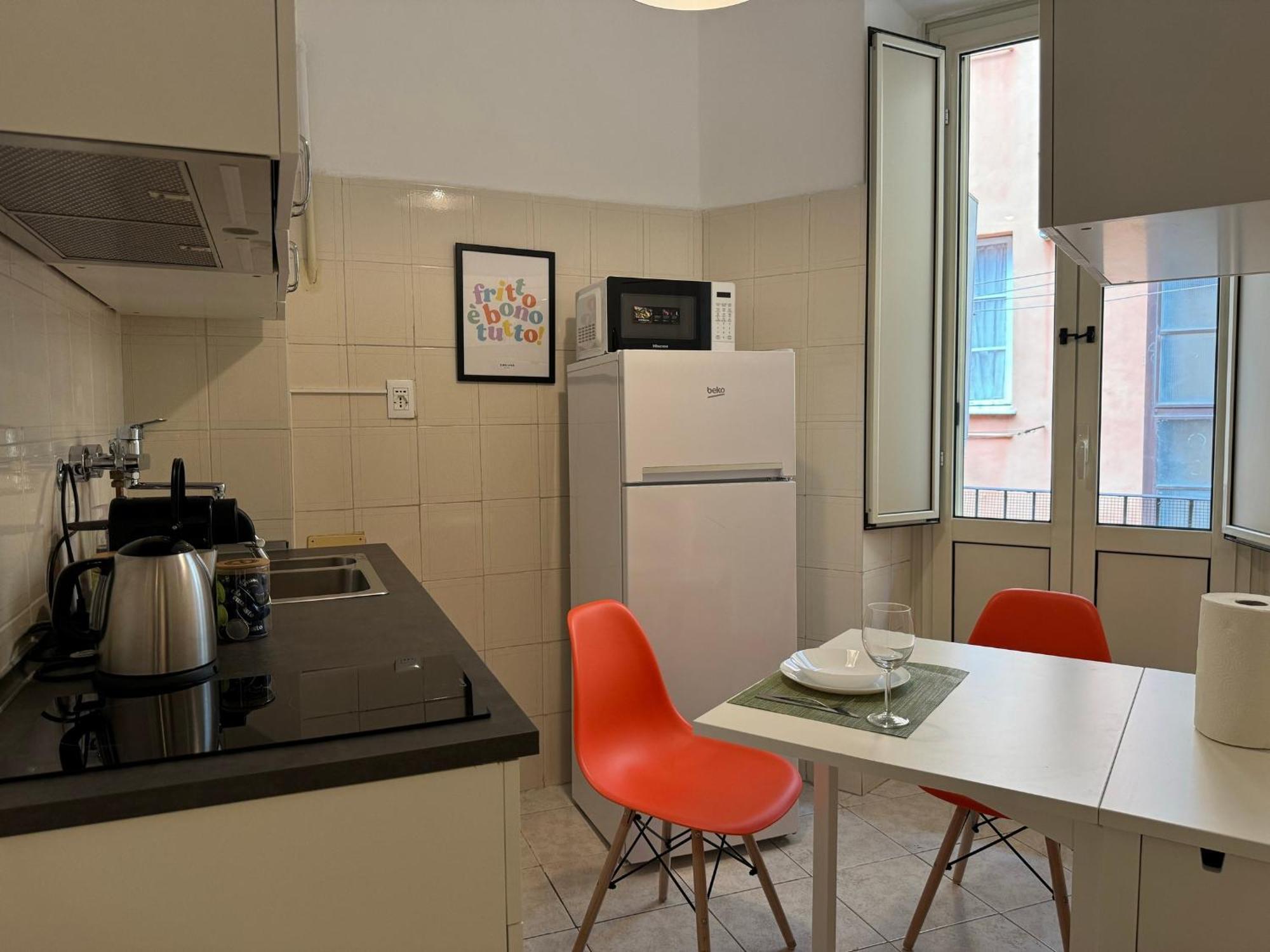 The Rent - Spacious One-bedroom Near Colosseum Apartment