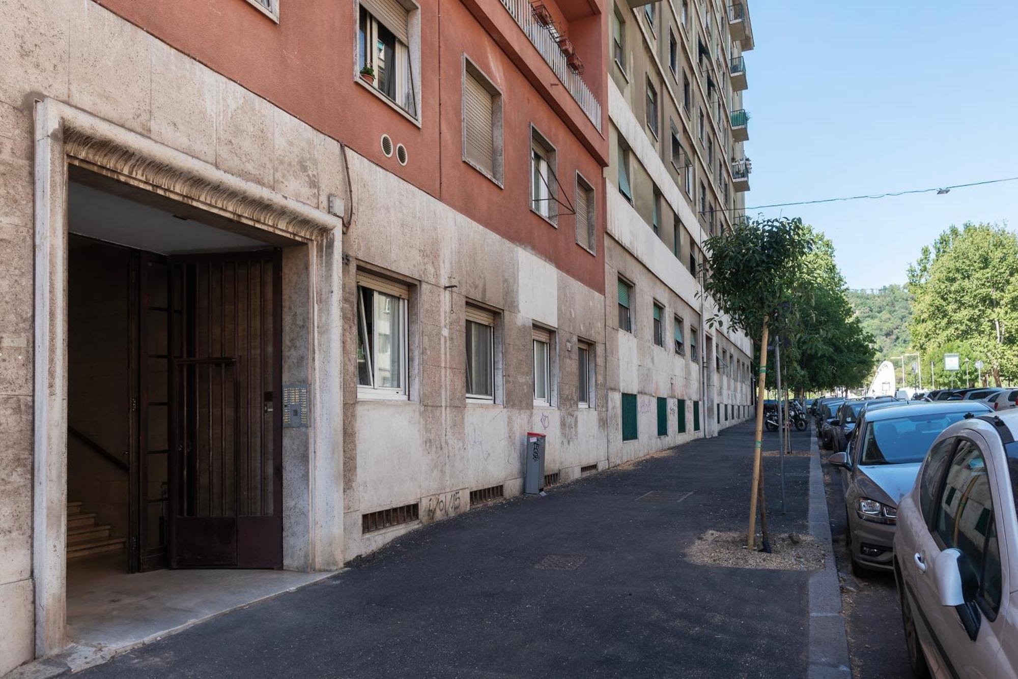 In The Shadow Of The Olympic Stadium Apartment *