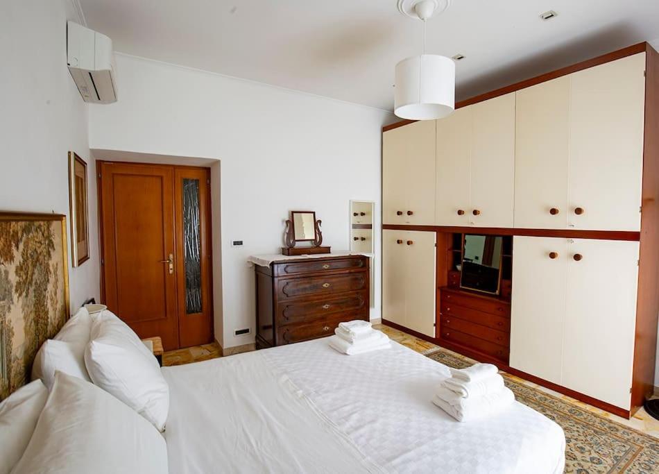 Apartment Dimora Al Colosseo, 2 Bedrooms Rome