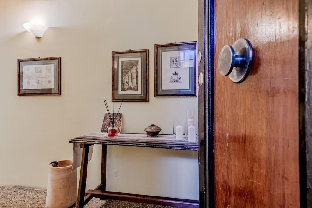 Vatican House Entire With 2 Bedrooms & Wi-fi, Just Steps From The Vatican! Apartment Rome