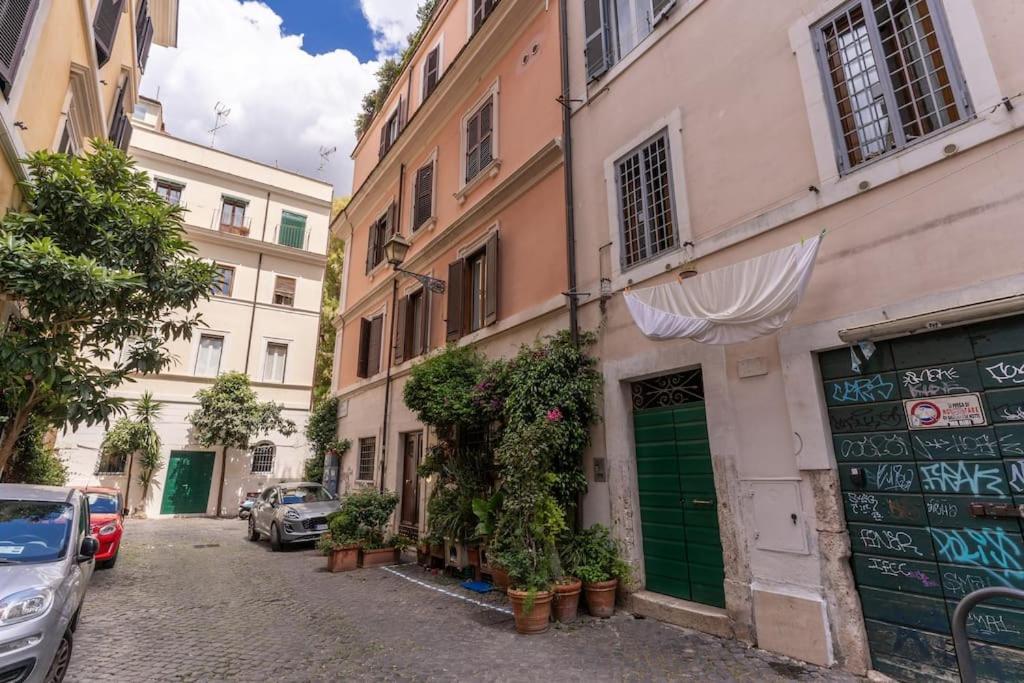 Trastevere Vicolo Del Leopardo Apartment Rome