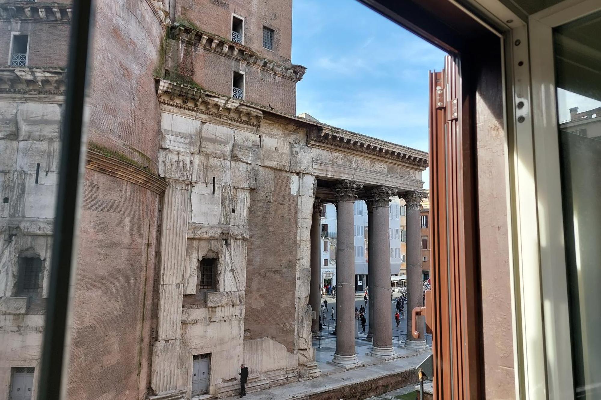 Apartment Pantheon View Experience