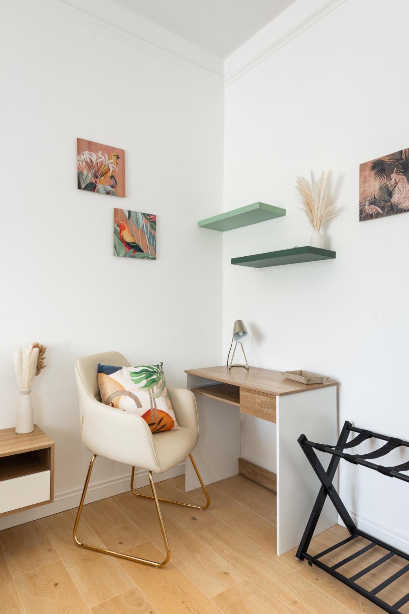 The Ciccins In By Hostand * Rome