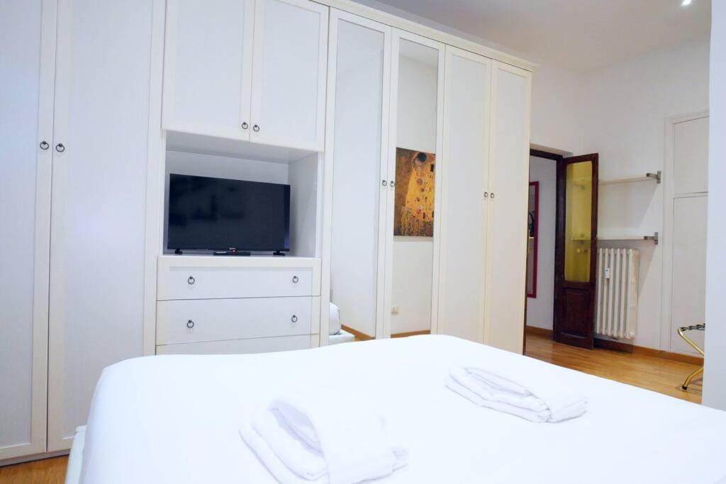 We - Leone - Rome, Vatican Apartment