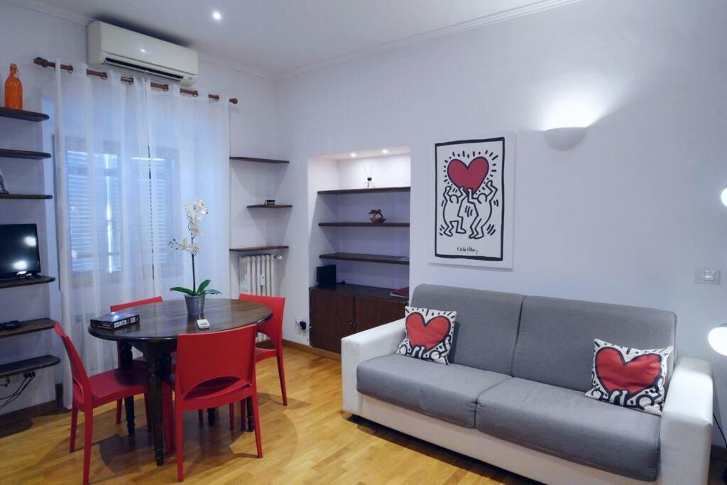 We - Leone - Rome, Vatican Apartment *