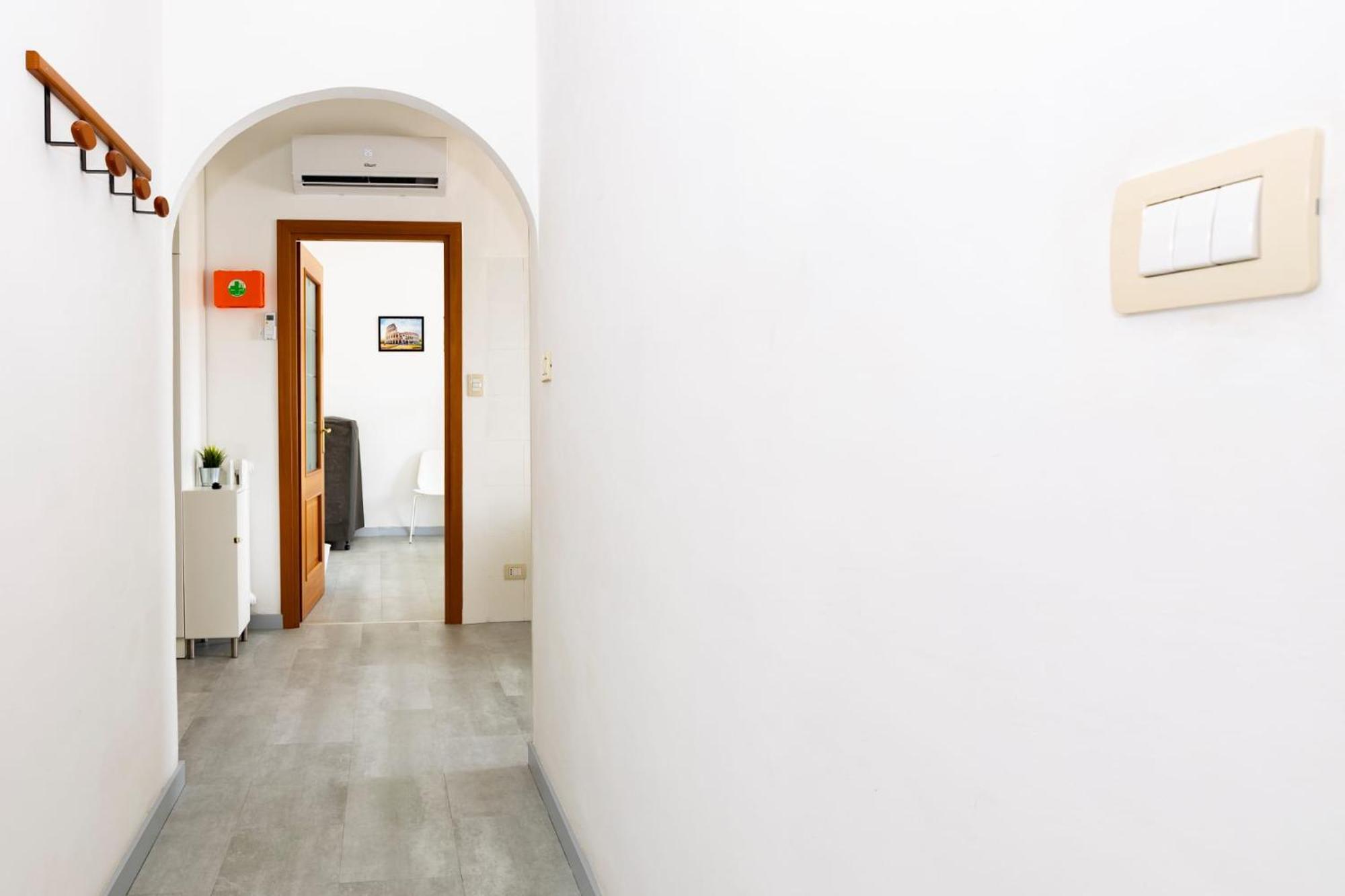 Aeterna - Metro A , 20 Min To The Center - Tourist Tax Included - Free Wi-fi * Rome
