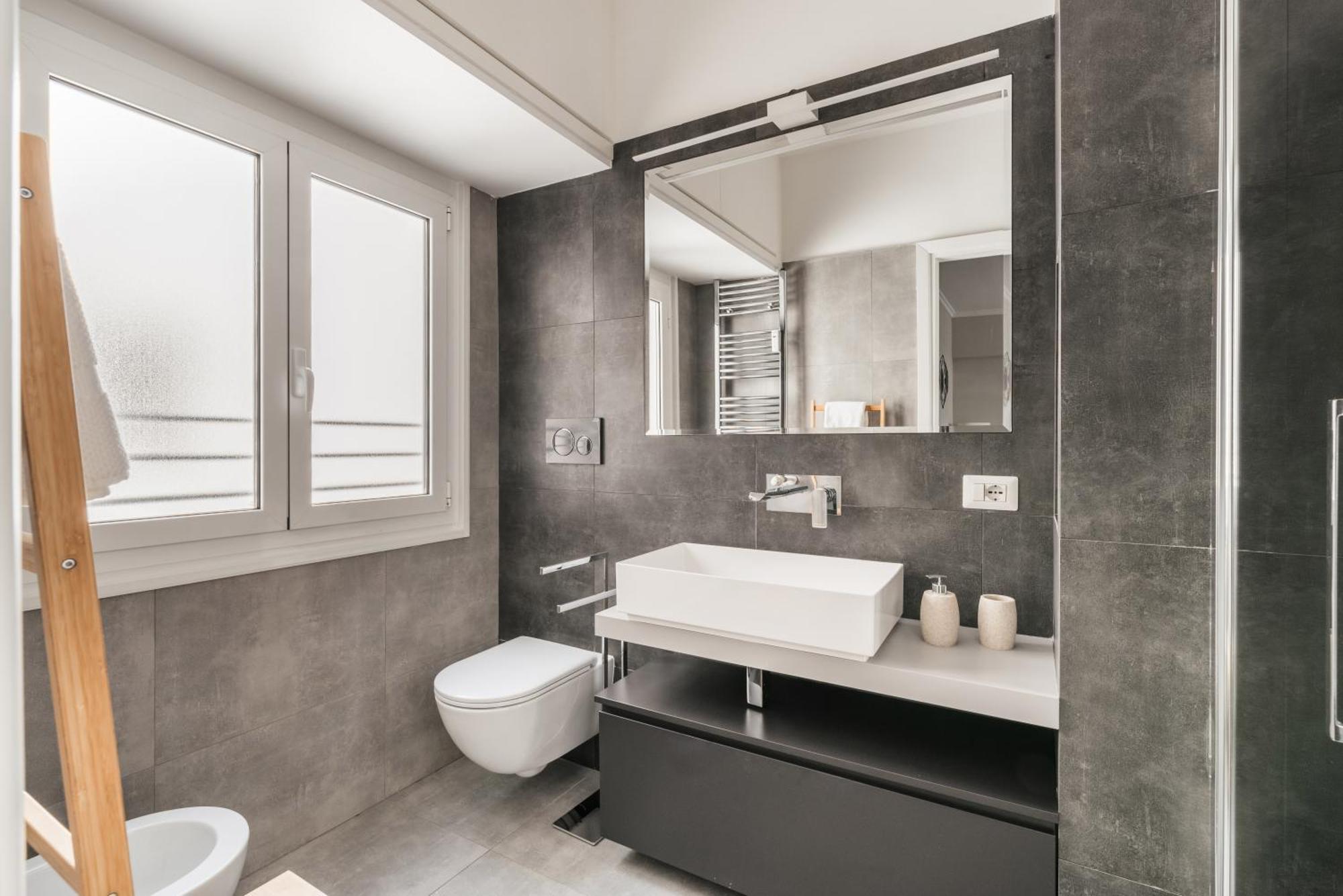 Elegant Hideaway Steps From St Peter Apartment