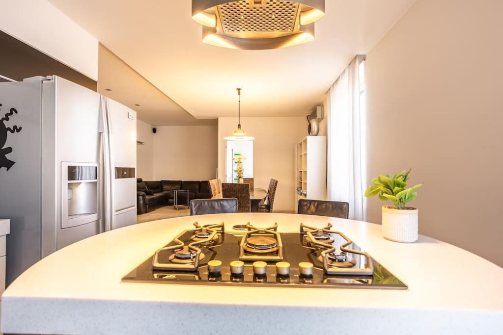 Charme & Luxe 2 Bedroom Center Apartment Rome