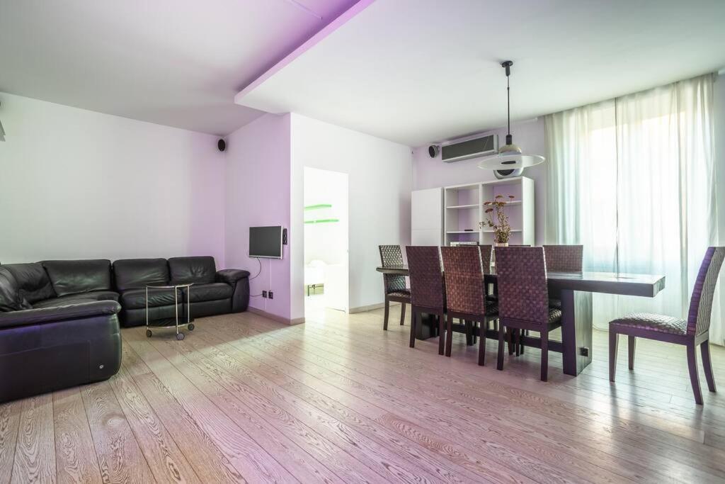 Charme & Luxe 2 Bedroom Center Apartment