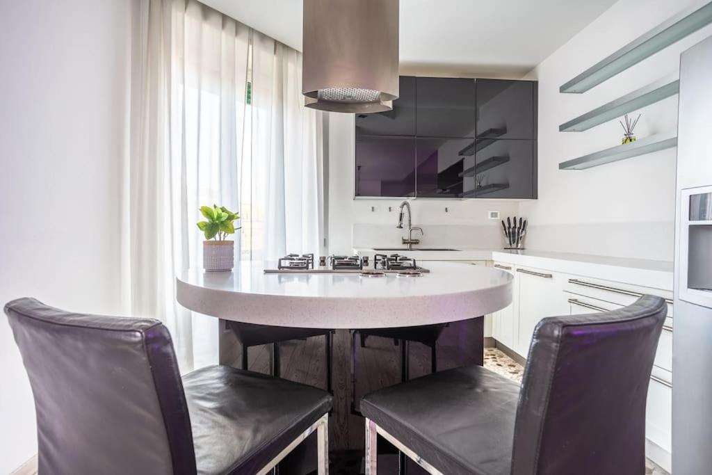 Charme & Luxe 2 Bedroom Center Apartment Rome