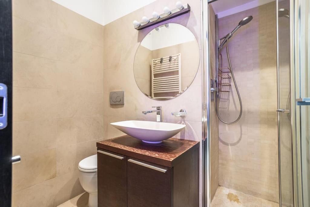 Charme & Luxe 2 Bedroom Center Apartment