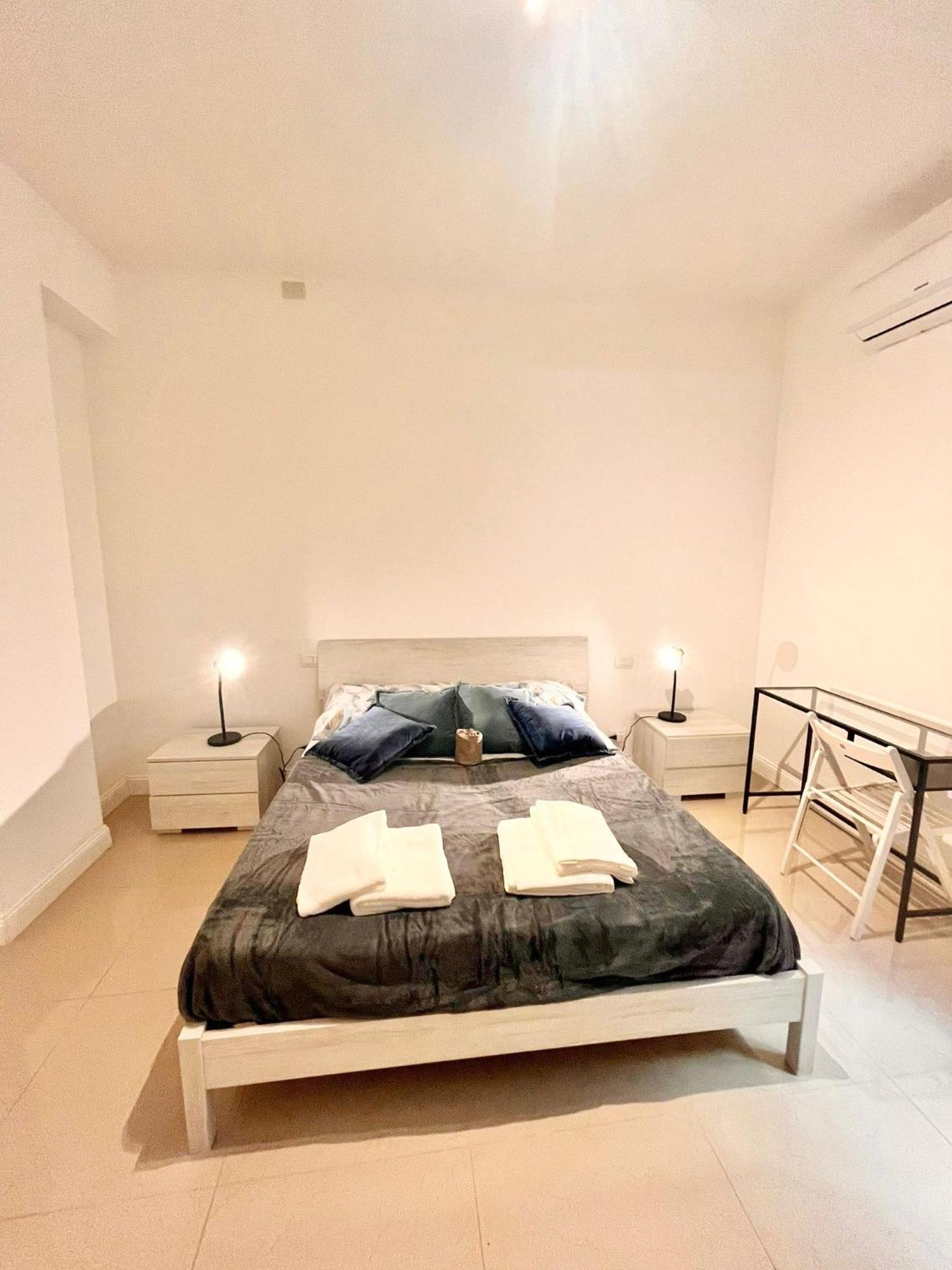 Double With Private Bathroom In Shared Homestay