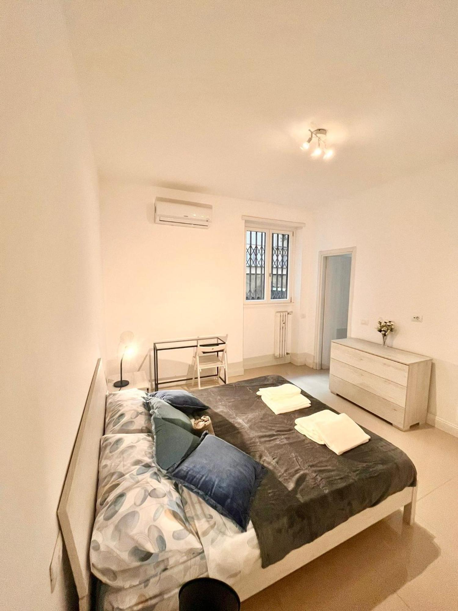 Double With Private Bathroom In Shared Homestay *