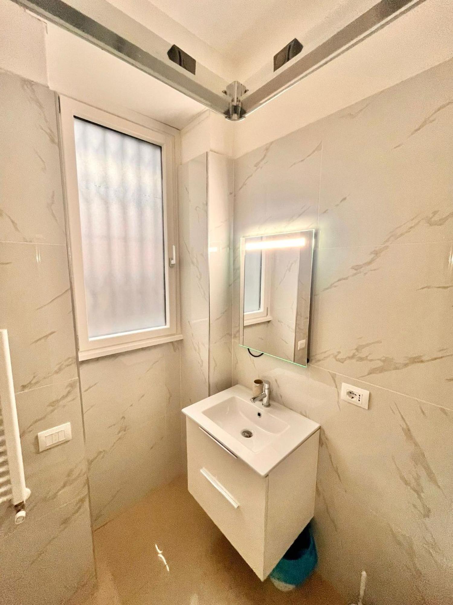 Double With Private Bathroom In Shared * Rome