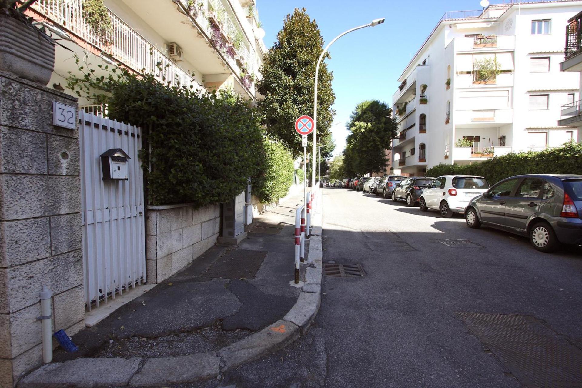 Ponte Milvio Lovely Garden