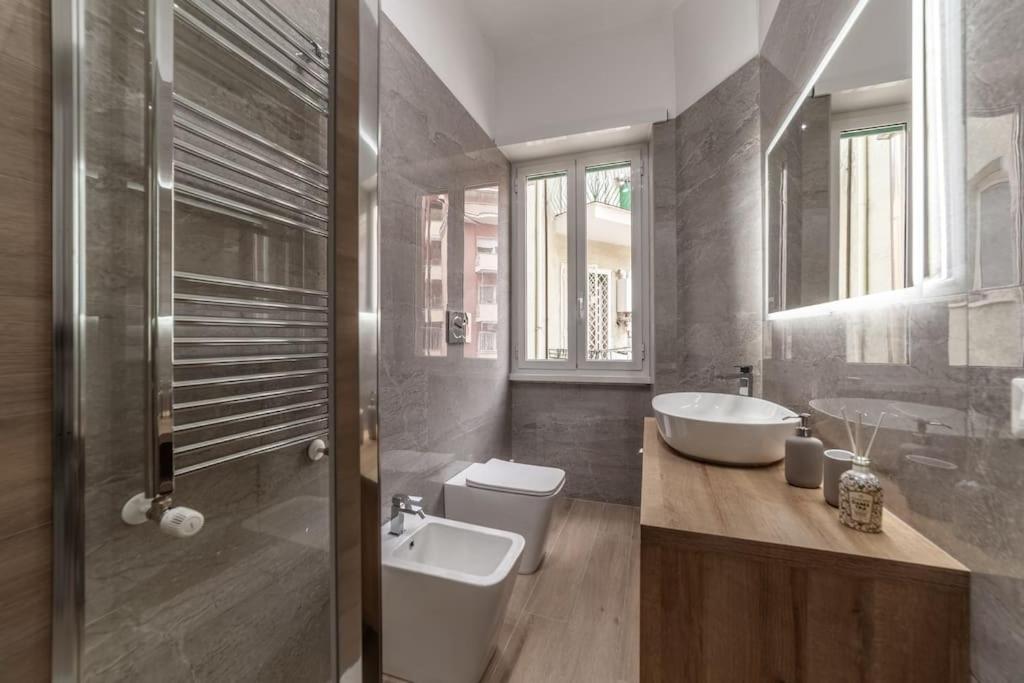 Domus 124, Elegant Comfort With Parking Apartment Rome