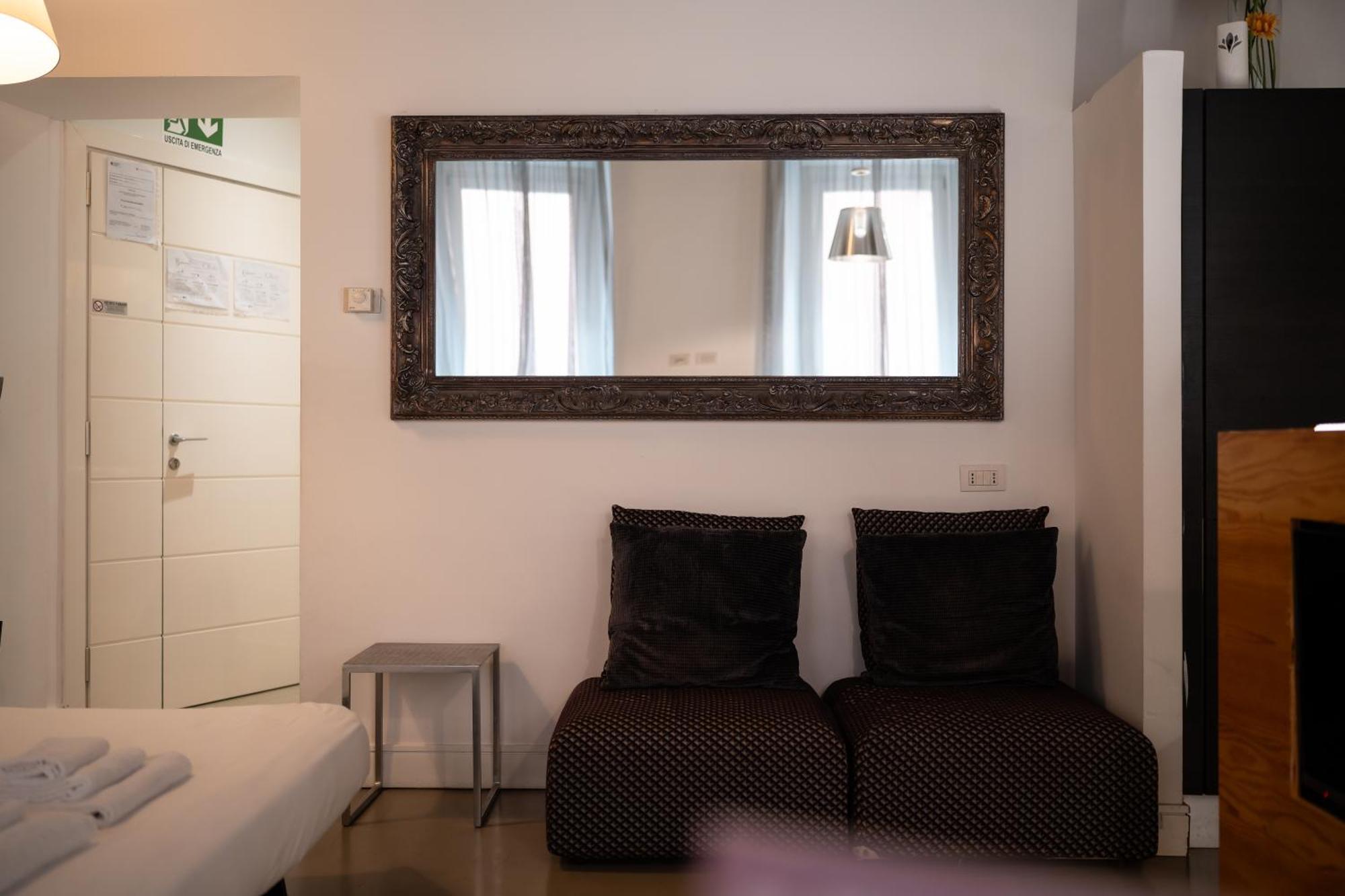 Silver Spanish's Steps Apartment