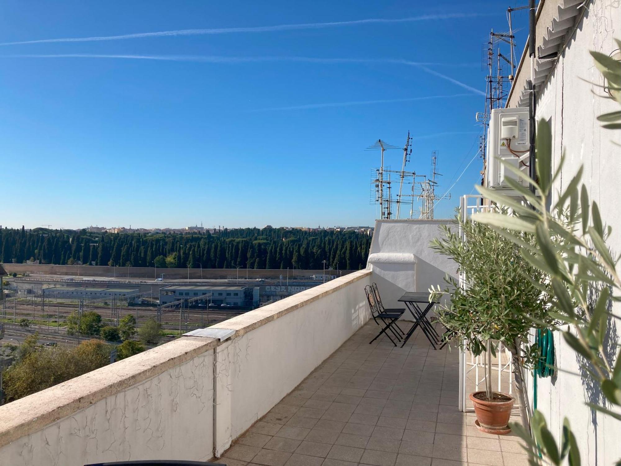 Attico Panoramico Stazione Tiburtina Apartment