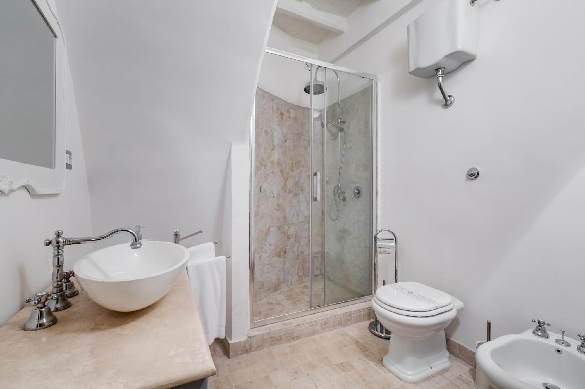 Experience Spanish Steps Apartment