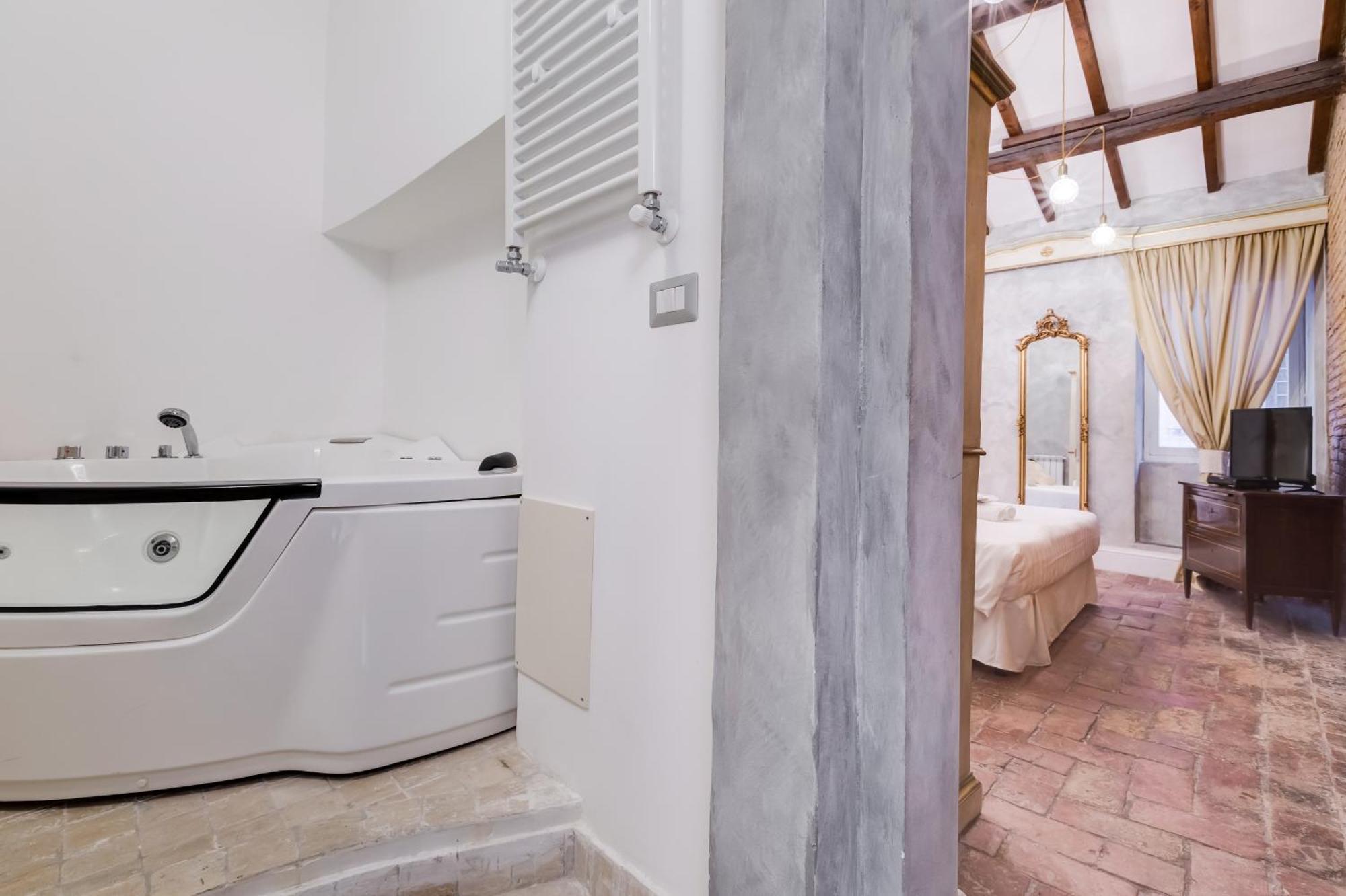 Experience Spanish Steps Apartment