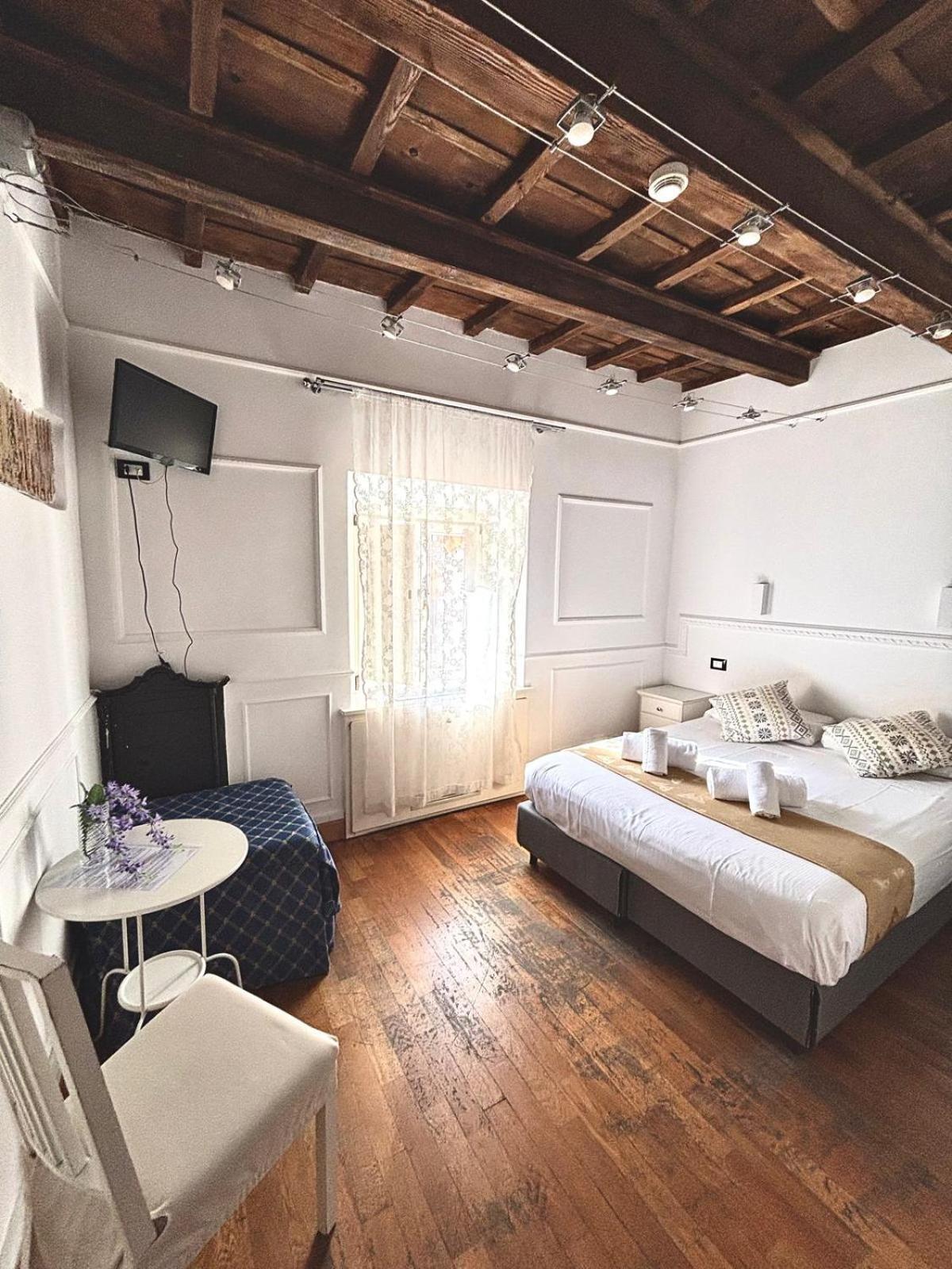 Guest house Domus Ester 2*