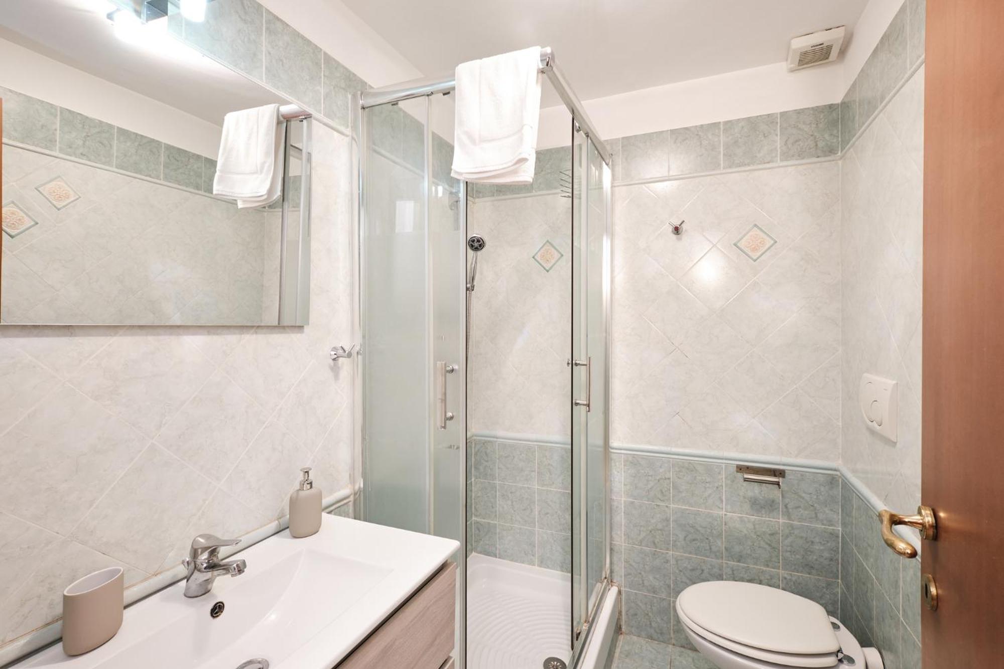 Colosseum 3 & 4 Bathrooms With Garden * Rome
